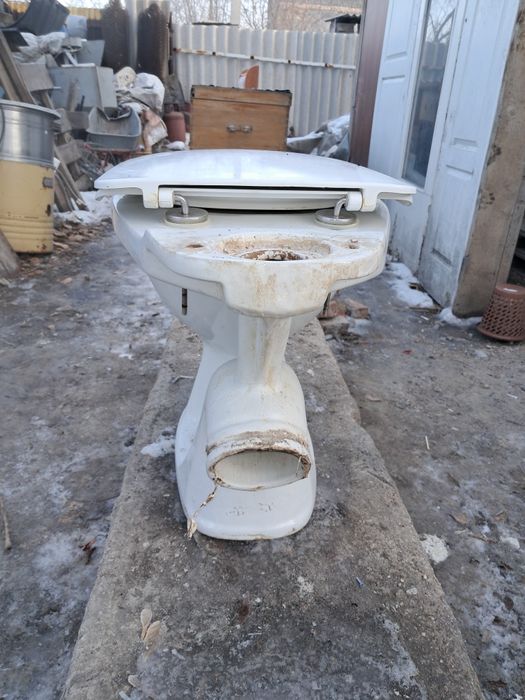 Унитазы.прадаю ...