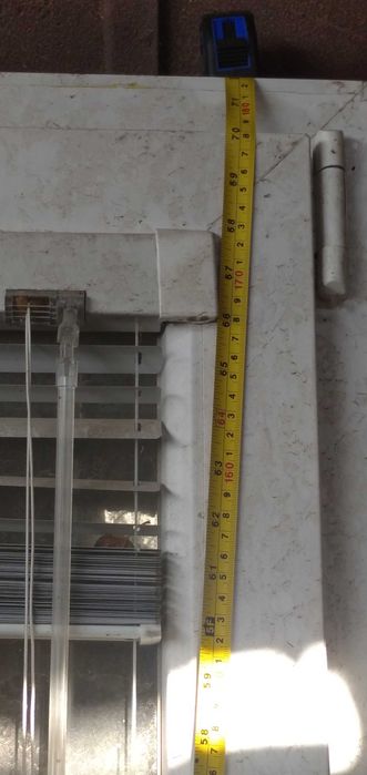 Прозорец с щора.