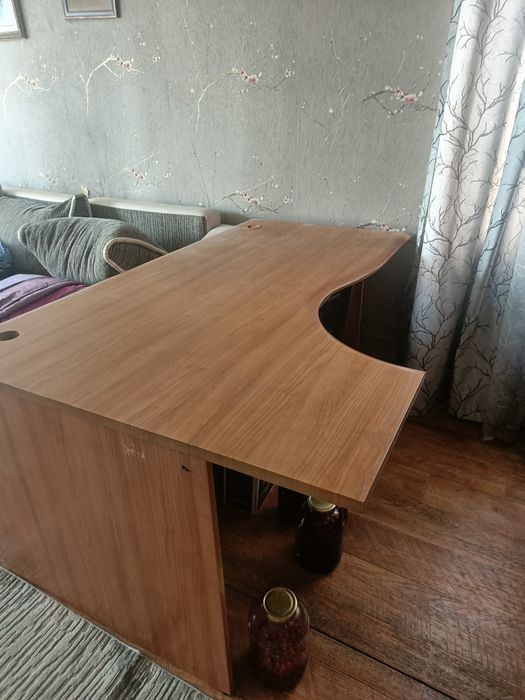 Продам стол компьютерный