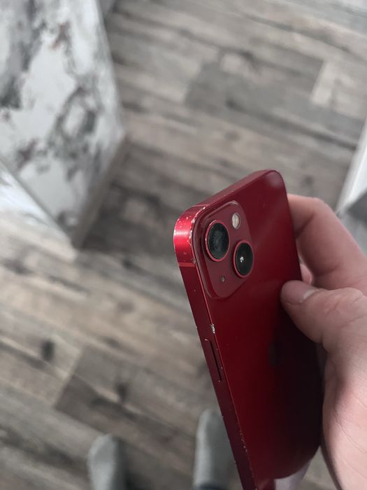 Продам два айфона 13