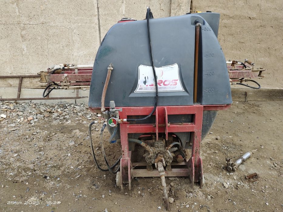 Traktor va avxu sotiladi