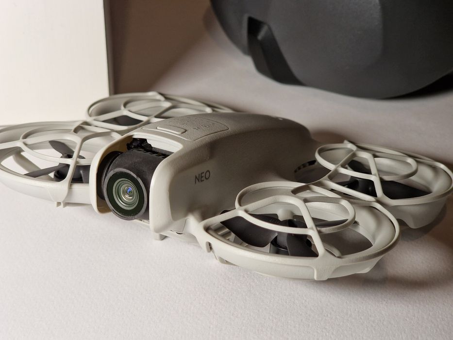 DJI Neo Motion Fly Combo