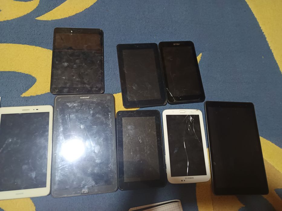 Funcționează sau de piese