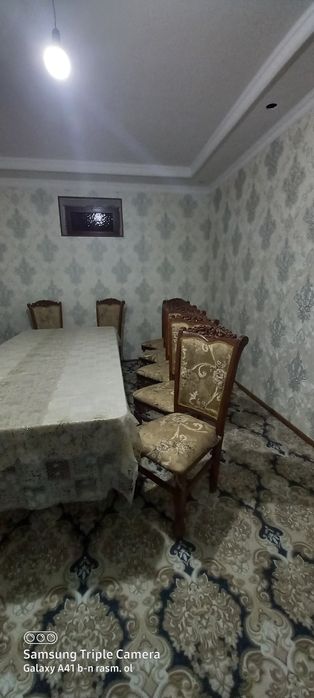 Mehmon xona uchun stol-stul yangidek