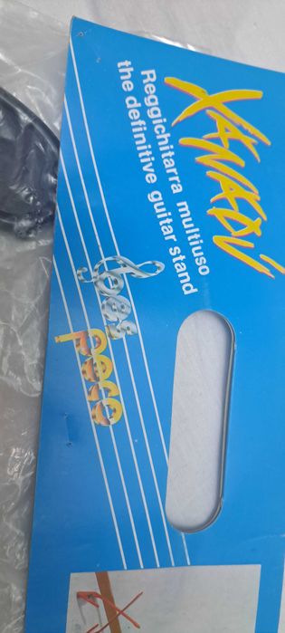 Пластиковая подставка под гитару Bespeco