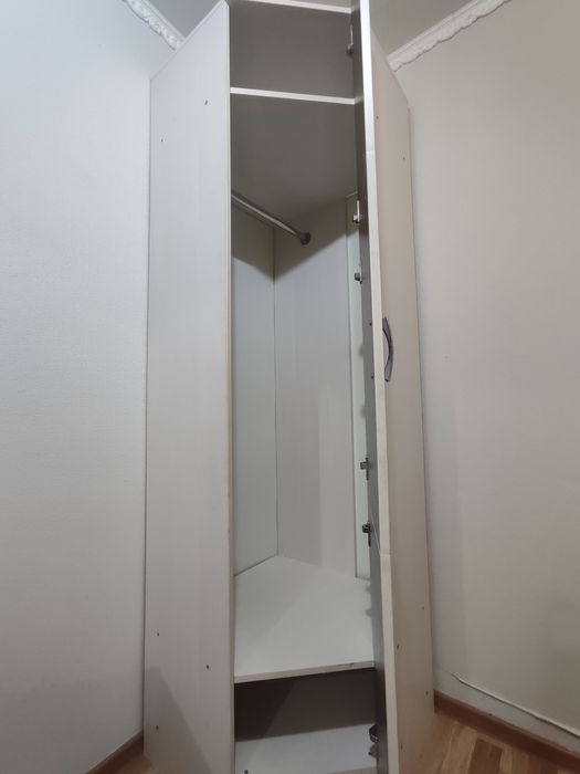 Продам угловой шкаф