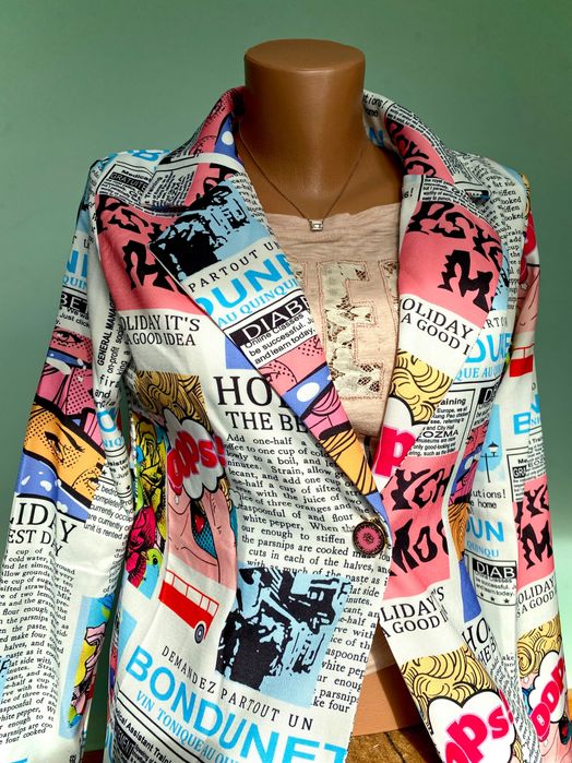 Ново елегантно дамско сако блейзър комикс мотиви размери М с етикет