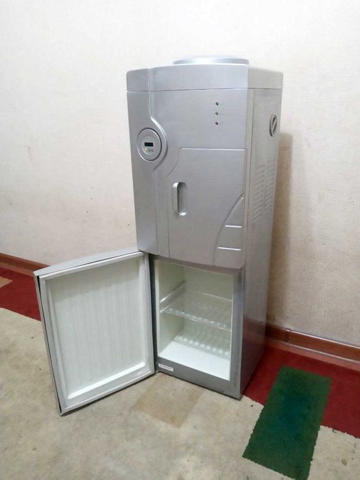 Кулер для горячий и холодный воды отличном рабочим сосотоянии!