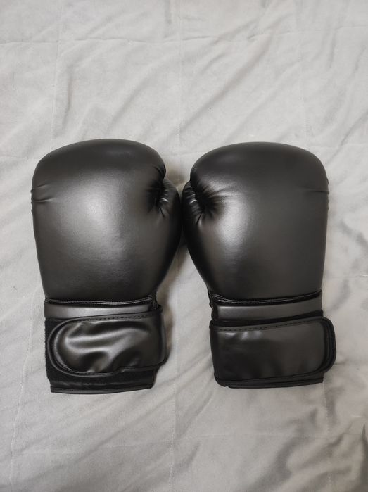 Перчатки боксерские.