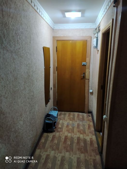 Продам спутник2 1ком 1этаж 2этажки возле метро 5станция с ремонтом