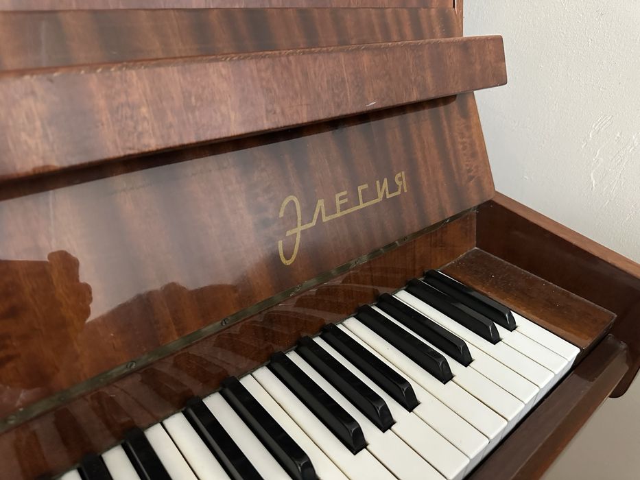 Пианино срочно продам