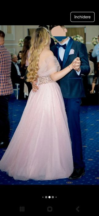 Rochie de seară spectaculoasă – eleganță și rafinament!