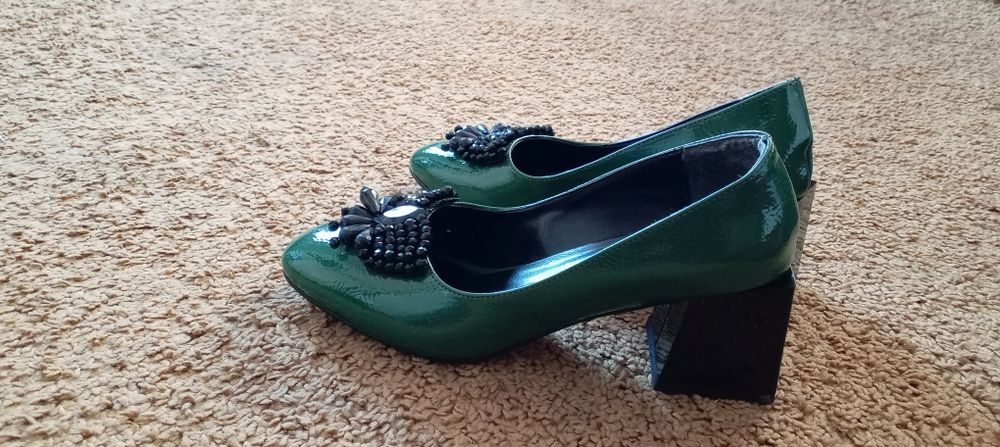 Продам туфли лакированные. Размер 38