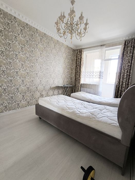 Продам 2 кровати с матрасами