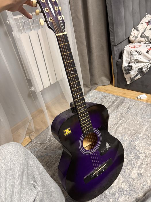 Срочно продам гитару