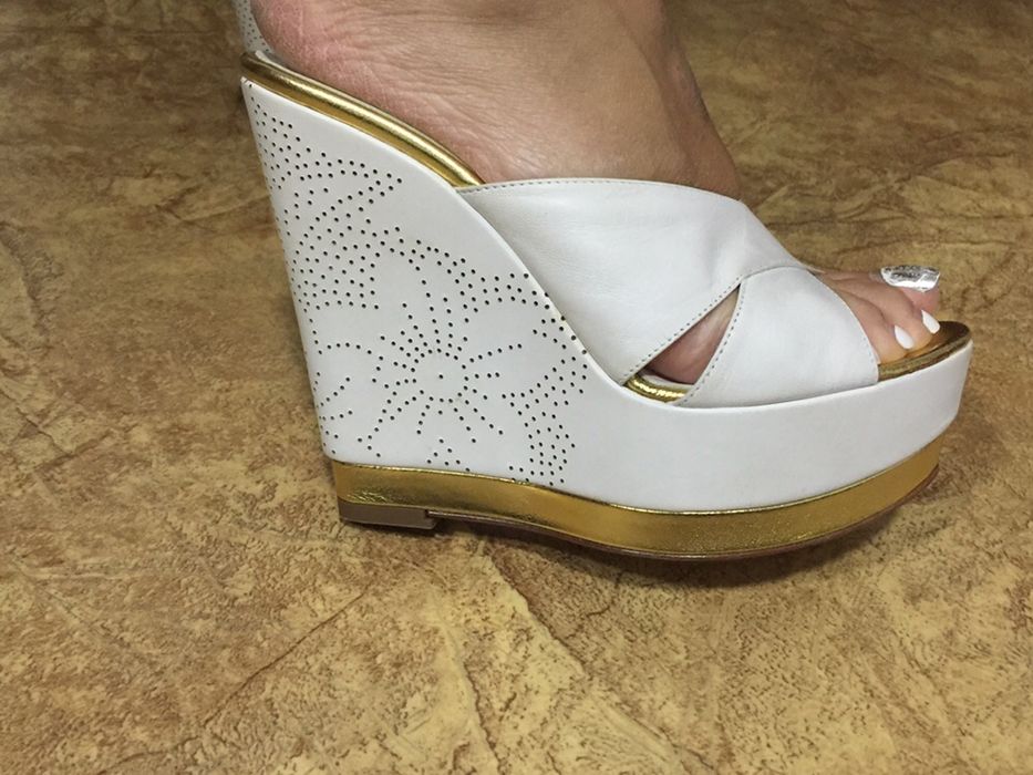 Продам босоножки Италия