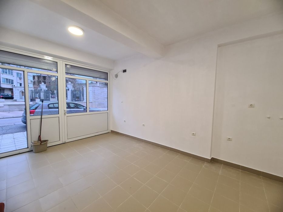 Дава се под наем Магазин в Ямбол, Аврен - 22 кв.м за 178.5 € - Снимка #3