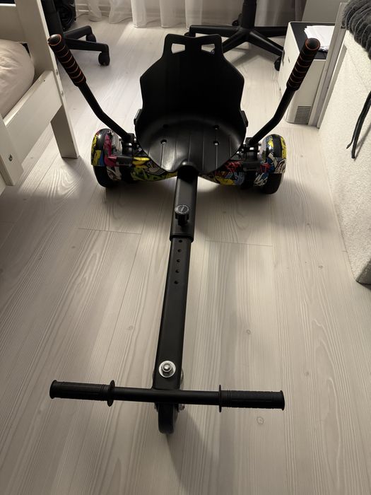 Hoverboard cu scaun boxe incorporate