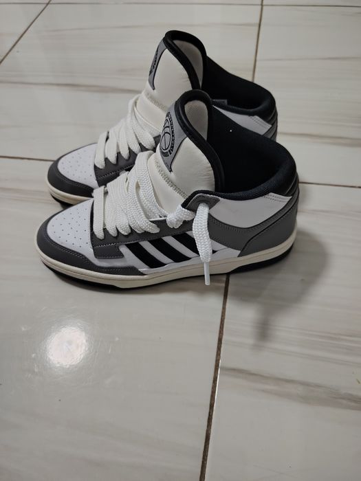 Adidași nr 40 noi