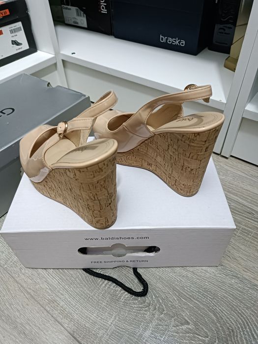 Продам босоножки! 4500!