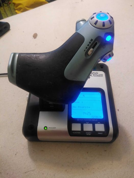 Controller simulatoare de zbor - mansa - Logitech  Saitek X 52, cu USB