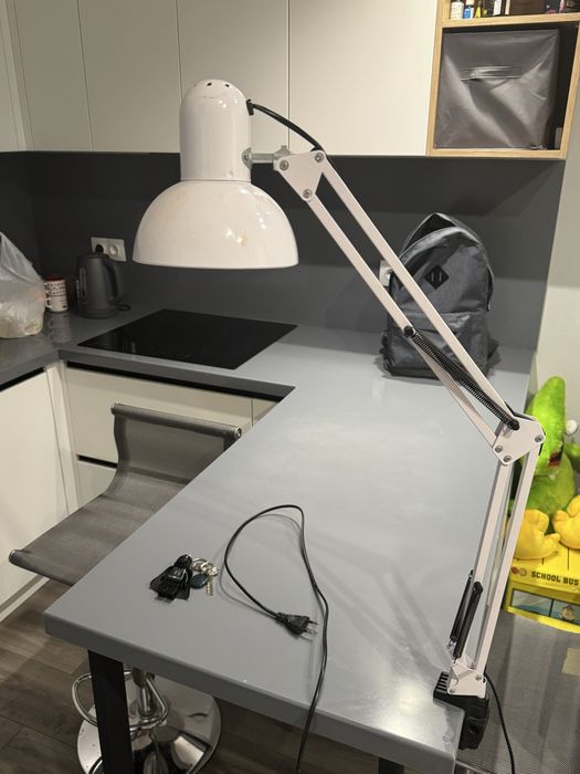 Настольная лампа