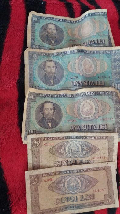 Se vinde monezi vechi și bancnote după cum se vede in poza 546 bucăți