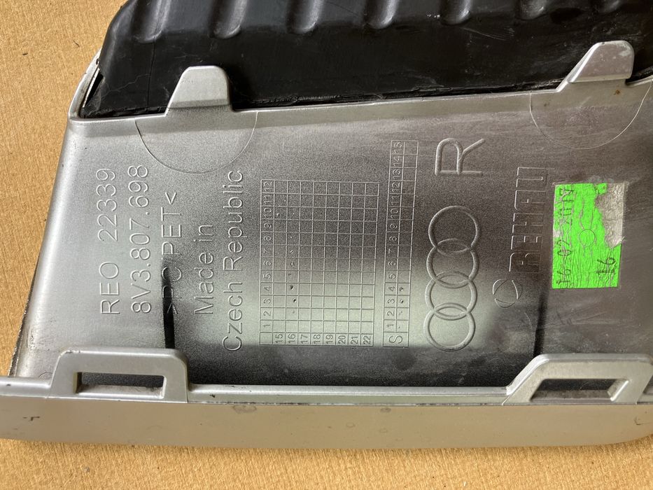 Капаче за решетка в броня за Audi A3 Ауди А3  2016г