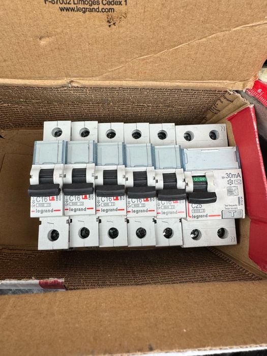 Автоматический выключатель Legrand