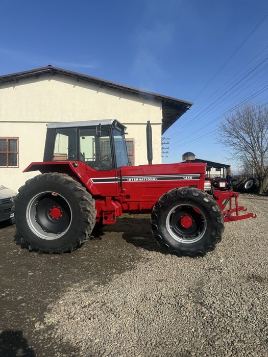 Vand sau schimb tractor International 1455