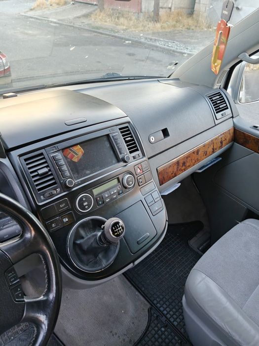 T5 Multivan 2004 motor 2.5 cu 174 cp .