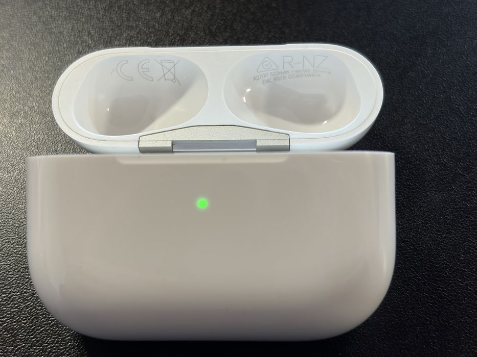 Airpods Pro 2 Lightning с проблем в дясна слушалка