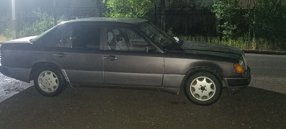 Mercedes-Benz 124