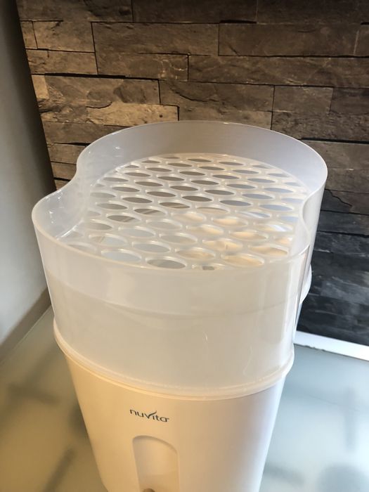 Стерилизатор за бебешки бутилки и биберони.