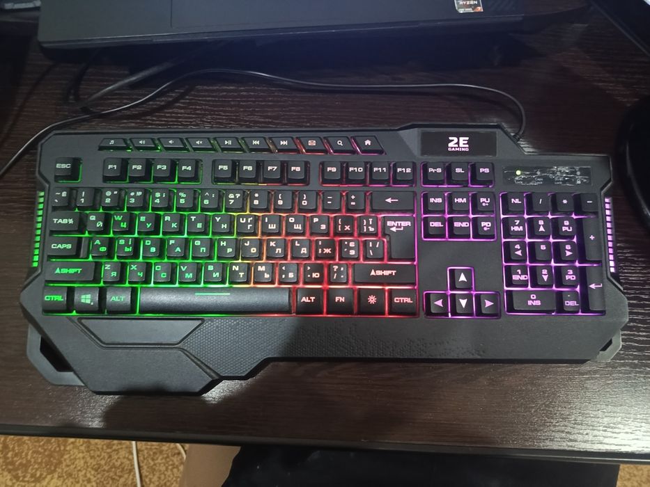игровую клавиатуру ZE Gaming с RGB-подсветкой