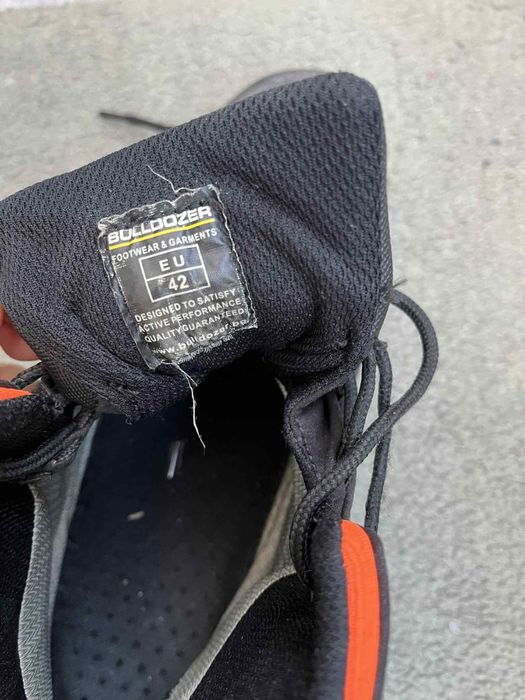 Продавам мъжки зимни обувки от марката Bulldozer.