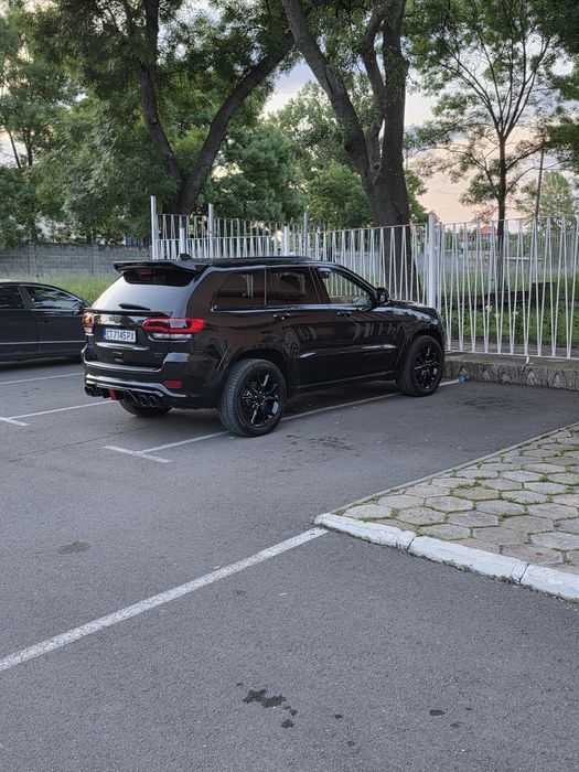 Jeep grand cherokee wk2 5.7