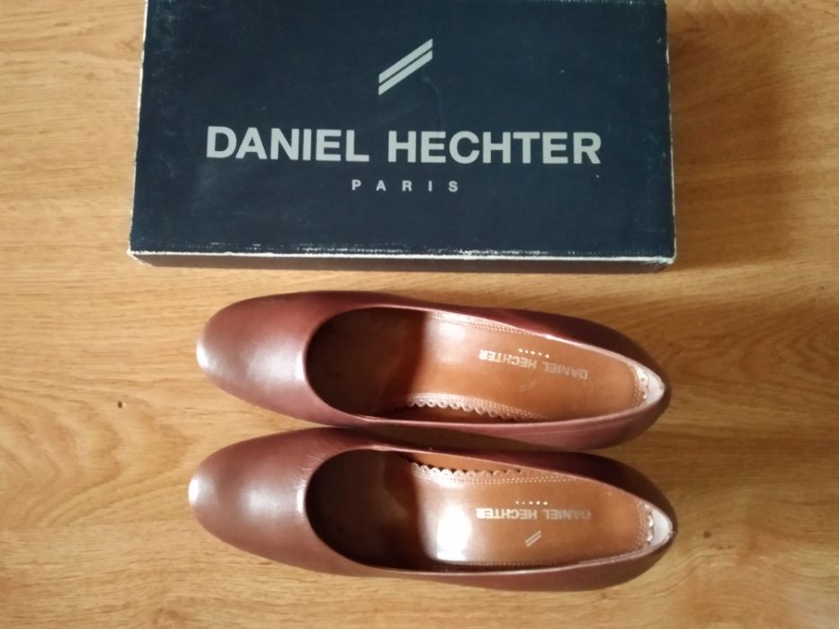 Vând pantofi măsura 36.