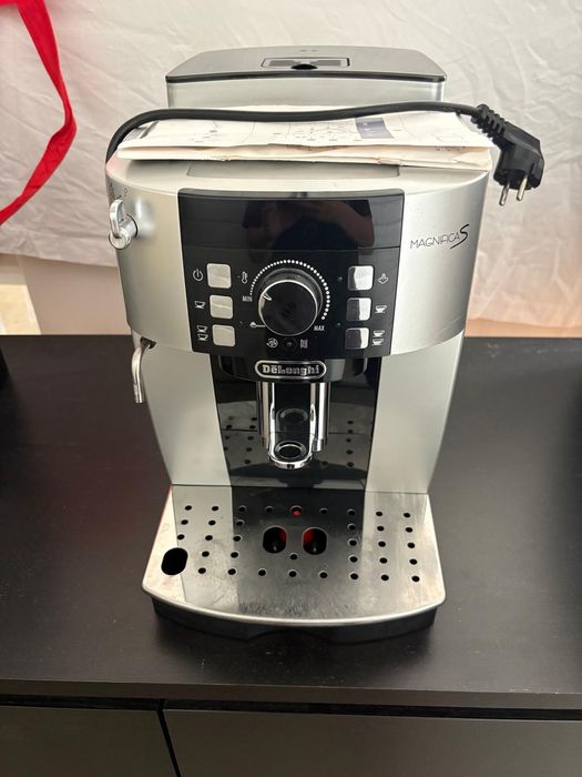Mașină la cafea delonghi