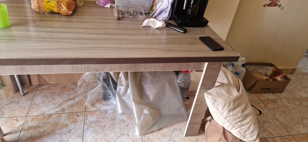 Vând masa de bucatarie