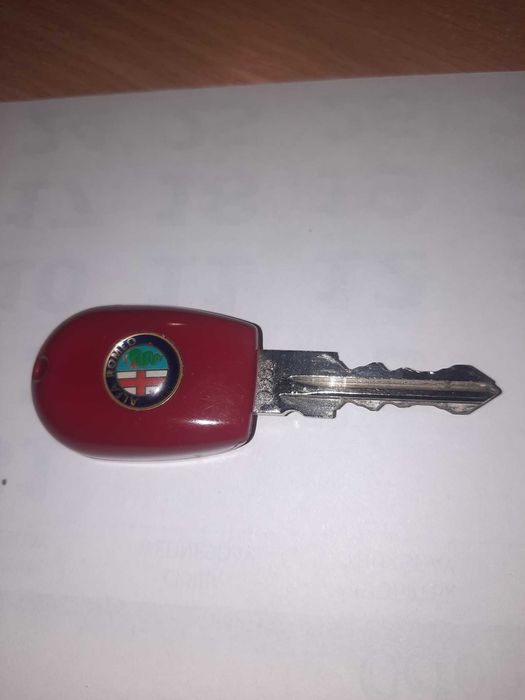 Нов оригинален фабричен ключ за  Алфа Ромео - не е програмиран