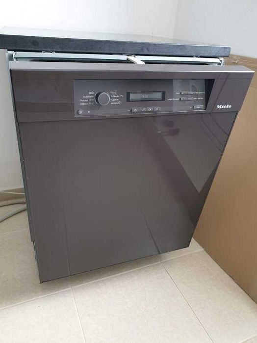 Съдомиялна Miele Кафява - LED - Auto Open - Частично Вграждане 60см