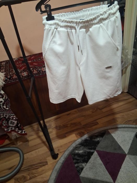vand pantaloni hugo boss
