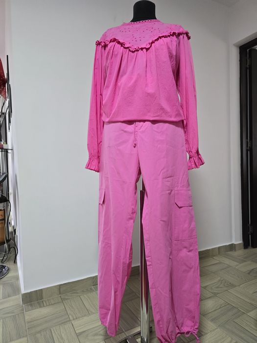 Pantaloni fucsia, model cu buzunare laterale