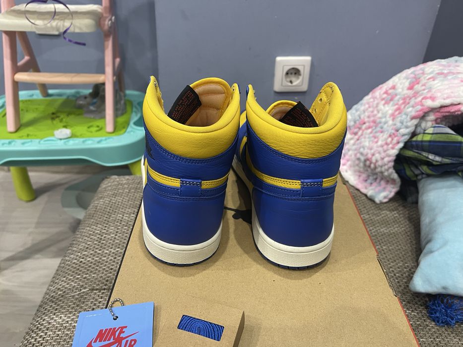 Nike Air Jordan 1 Retro High OG Reverse Laney Yellow NBA LeBron Kobe