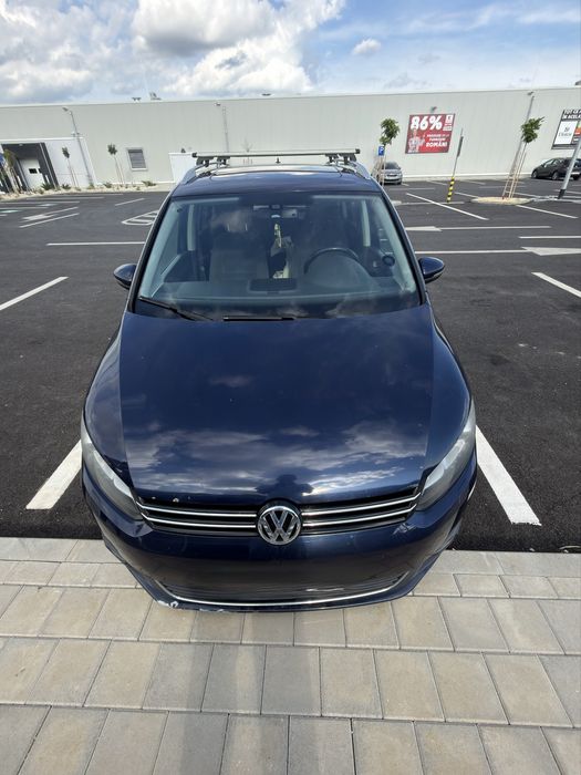 VOLKSWAGEN Touran 2012