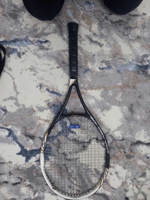 Теннисная ракетка