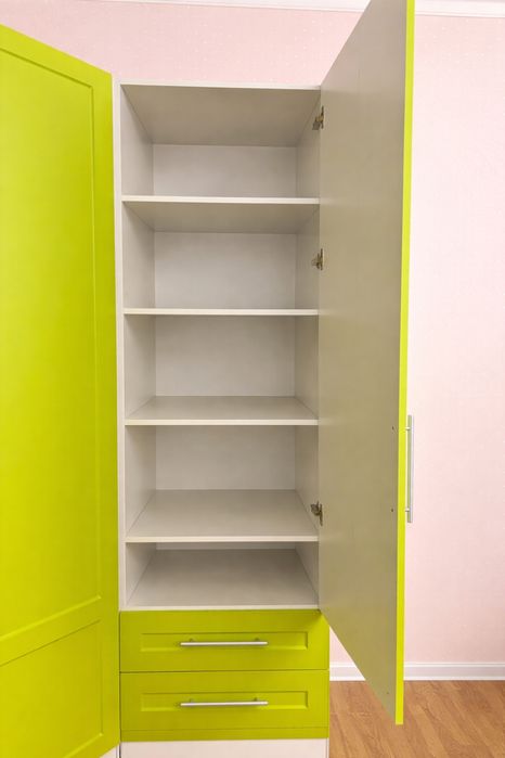 Продам шкаф в детскую