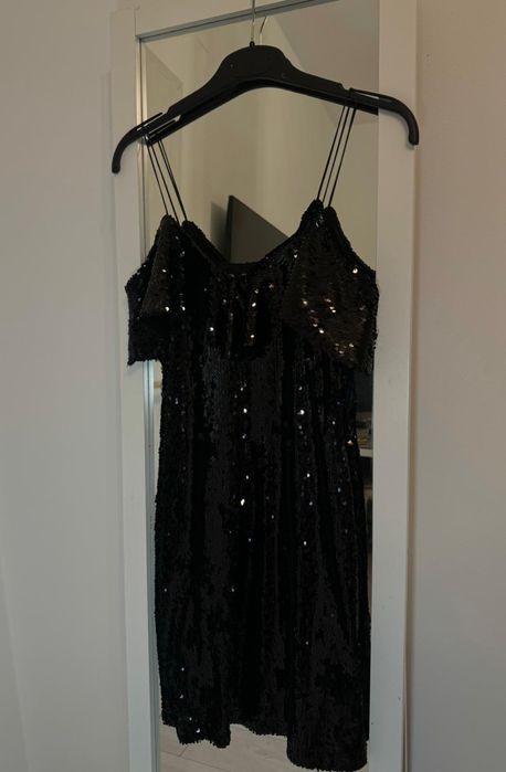 Rochie mini neagra cu paiete
