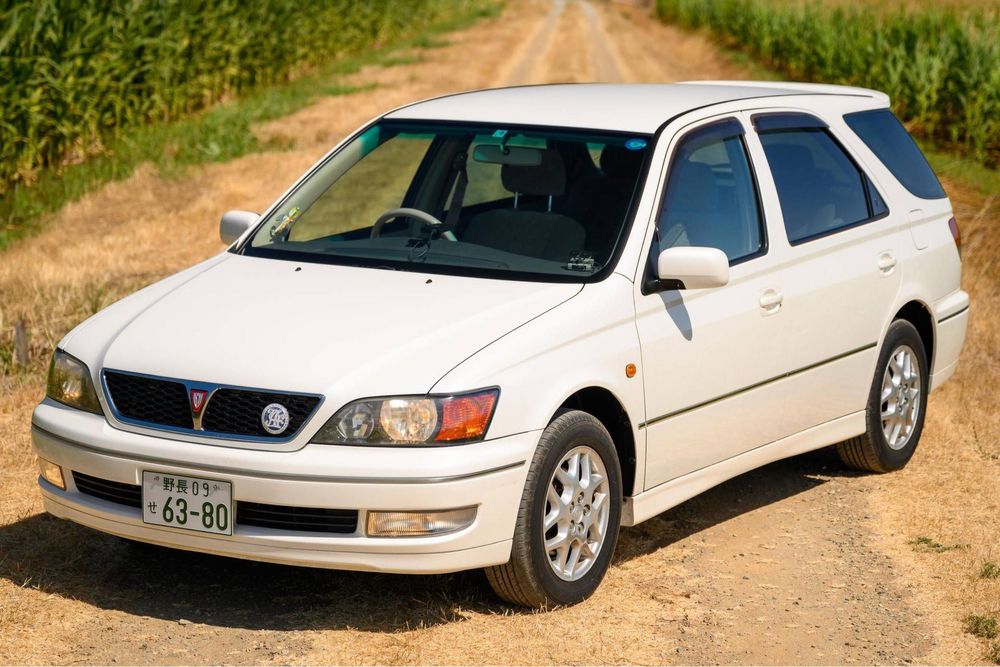 Продам машину тойота виста